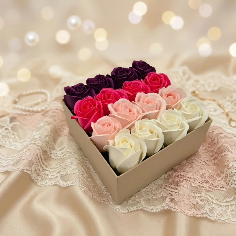 Mýdlová kytice Rosaria | Krémový čtvercový Flower Box