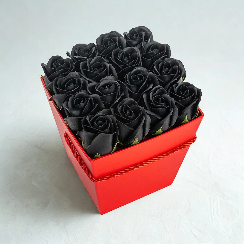 Mýdlová kytice Midnight Rose | Luxusní červený Flower Box s černými růžemi