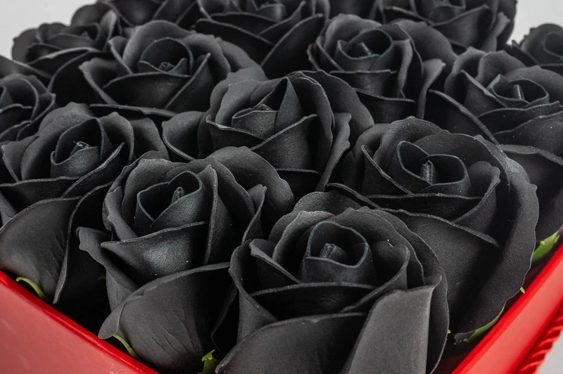 Mýdlová kytice Midnight Rose | Luxusní červený Flower Box s černými růžemi