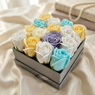 Flower Box | mýdlová kytice AQUA